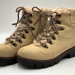 Cliffs Boots Size 6M by WHITE MOUNTAIN Beige Lace Up